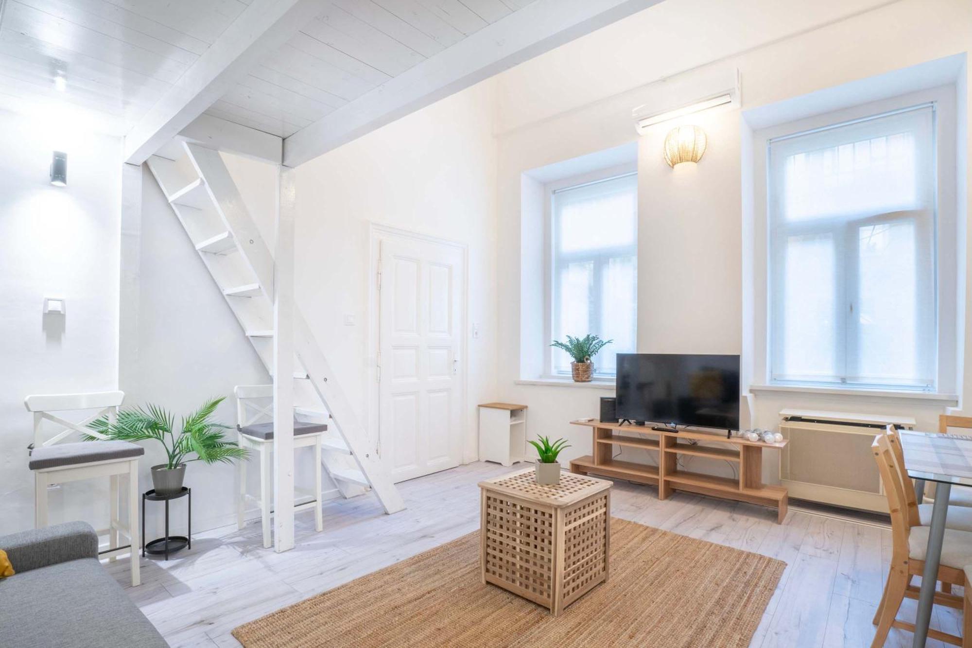 The Almond Loft At Harsfa 31 * בודפשט